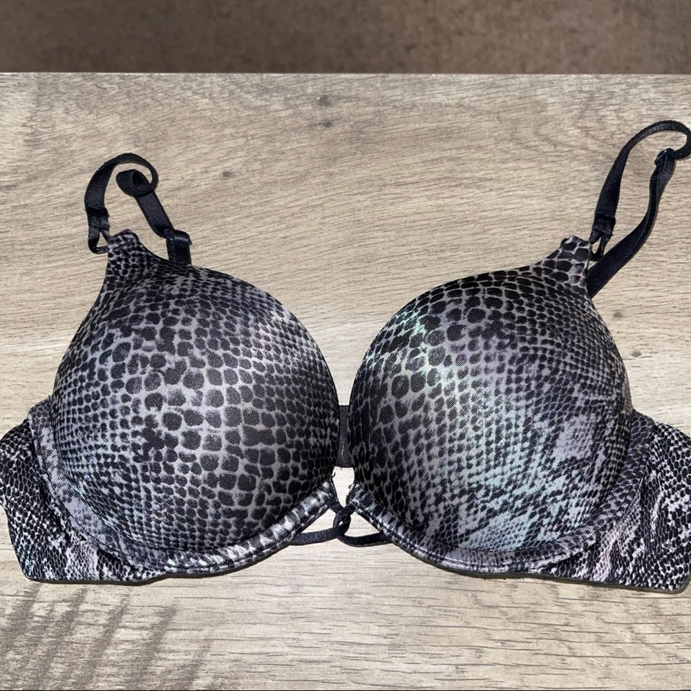 Victoria’s Secret bombshell bra